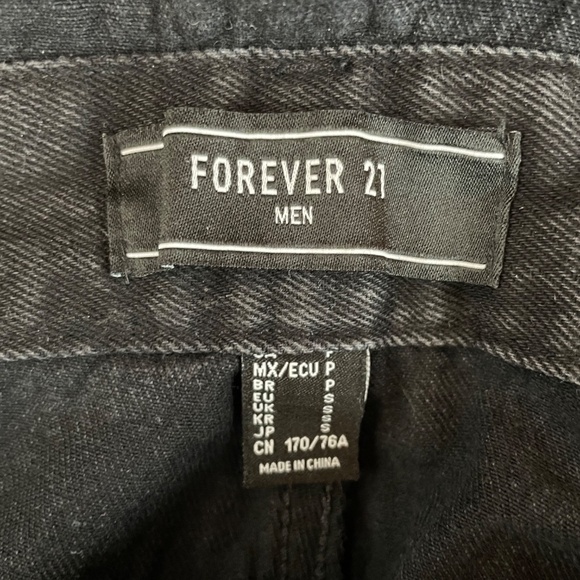 Forever 21 men's distressed overalls - Picture 5 of 5
